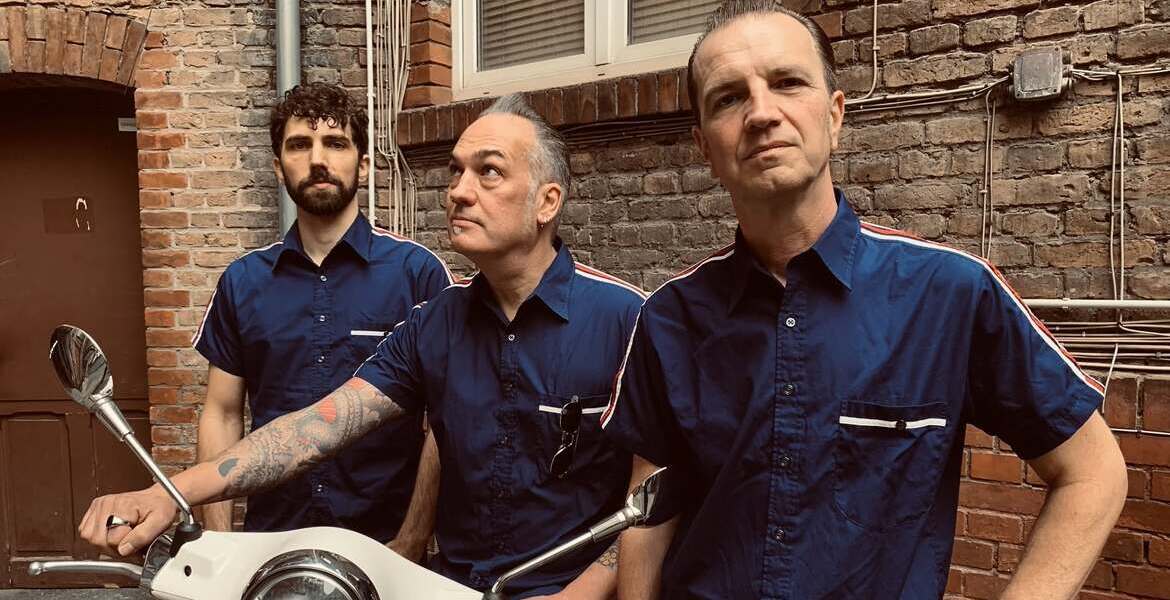 "The Razorblades" (Surf/D) + "Los Appolos" (Surf/Bln)
